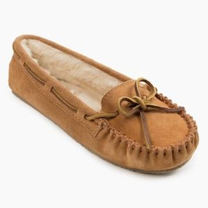 Minnetonka Cally Moccasin 9 m leather faux fur